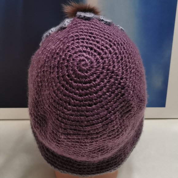 New, handmade hat - Picture 4 of 4